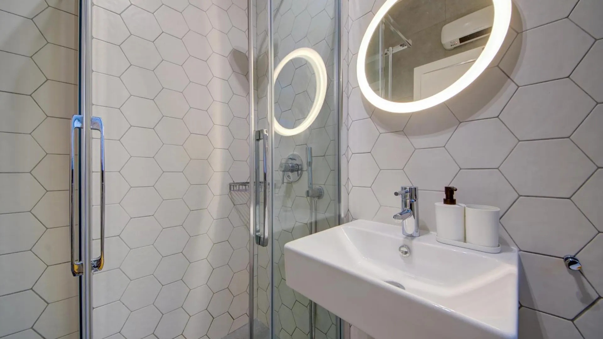 Modern Marsaxlokk Apartment 0*,  Malta